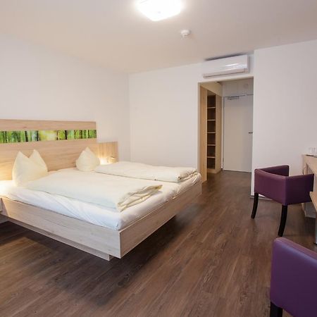 Hotel Zur Pfalz Kandel Esterno foto