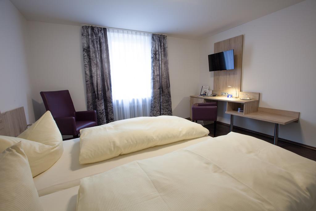 Hotel Zur Pfalz Kandel Esterno foto