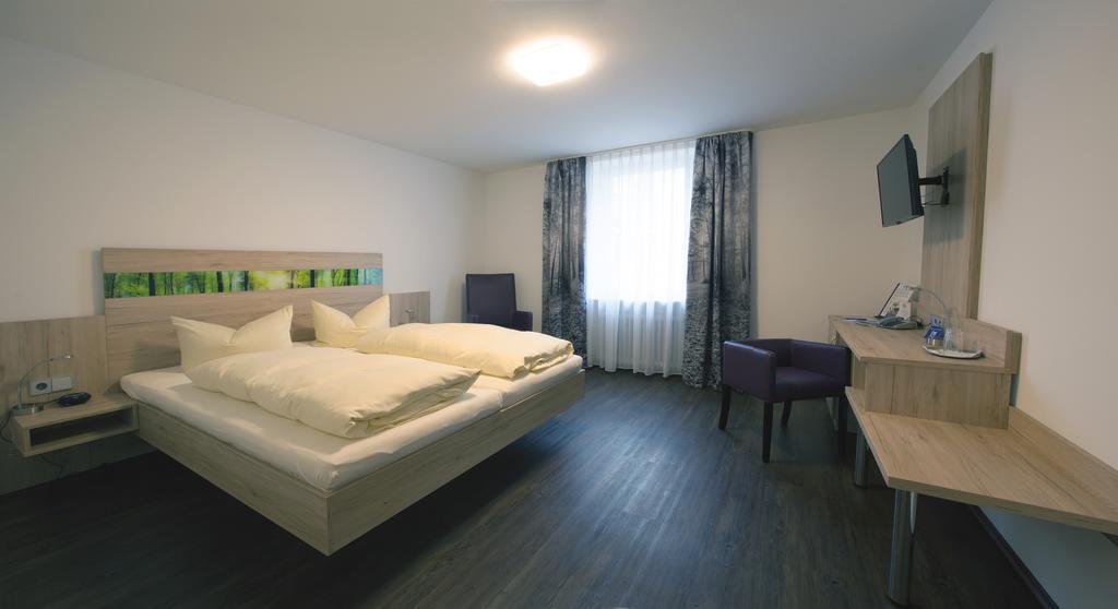 Hotel Zur Pfalz Kandel Esterno foto