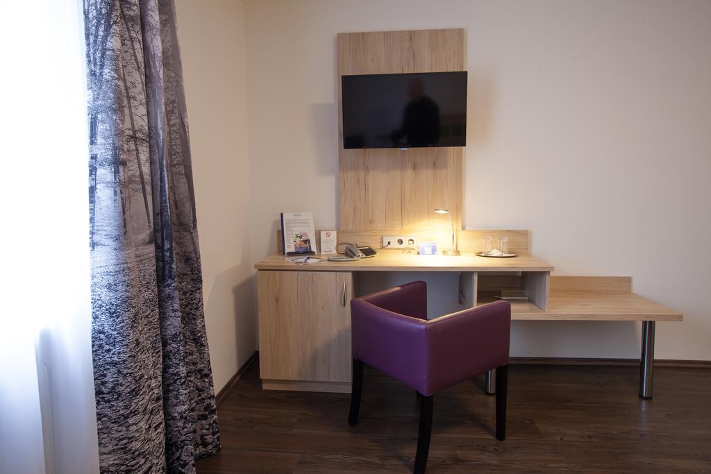 Hotel Zur Pfalz Kandel Esterno foto