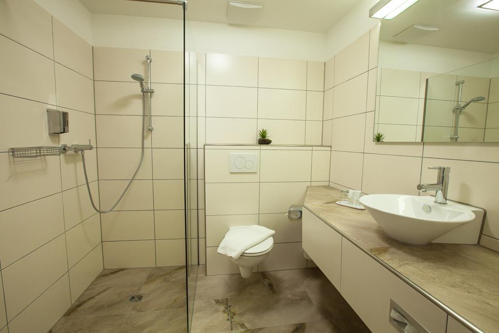 Hotel Zur Pfalz Kandel Esterno foto